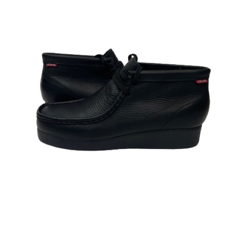 Clarks Men’s Black Leather Wallabees Casual shoe. Size 7M
